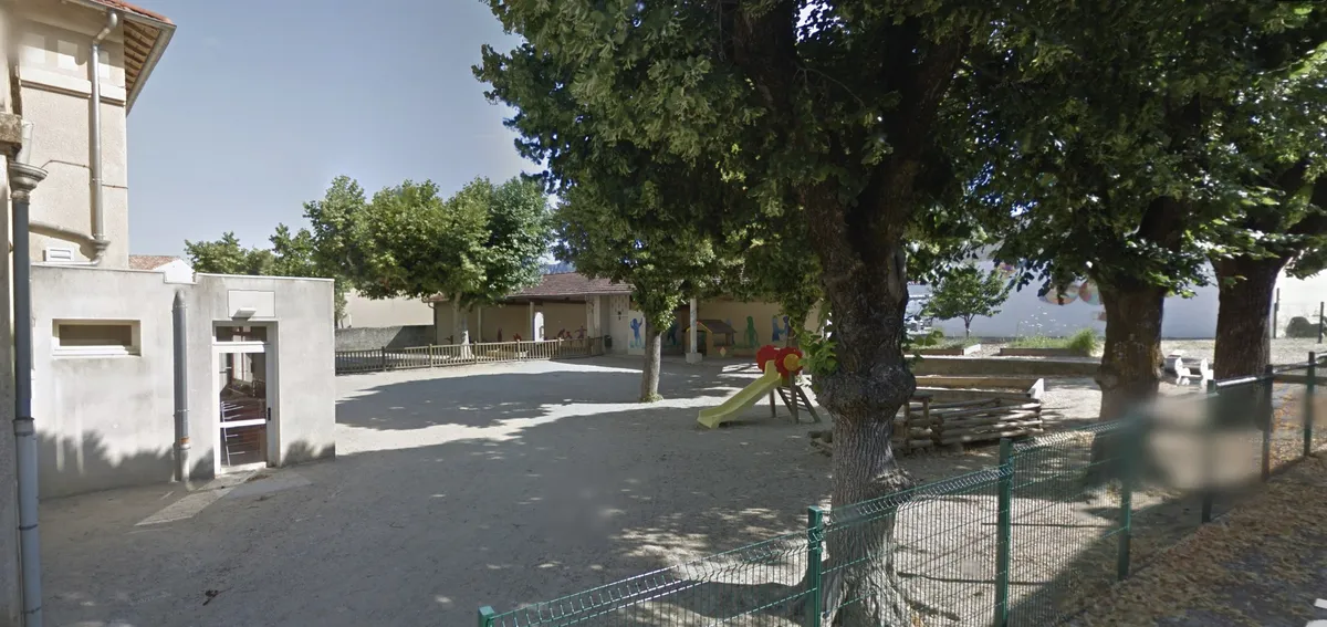 ecole-bourdeaux-cour-1